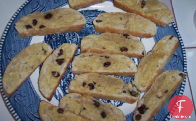 Biscotti de banane cu stafide de scorțișoară moale, cu o criză