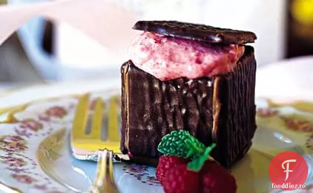 Cutii de ciocolată cu Mousse de zmeură