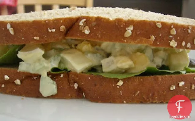 Sandwich Cu Salată De Ouă