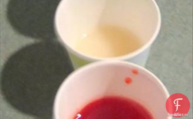 Limonadă De Miere Cu Cuburi De Zmeură