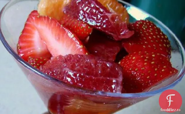 Salată De Portocale De Căpșuni Cu Sirop De Cardamom