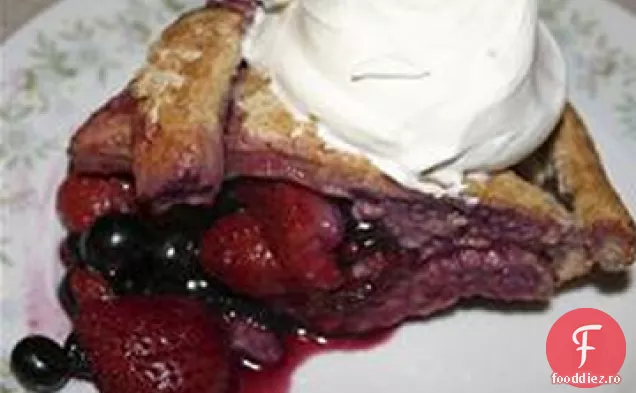 Plăcintă mixtă de fructe de pădure cu crustă de grâu integral cu miere