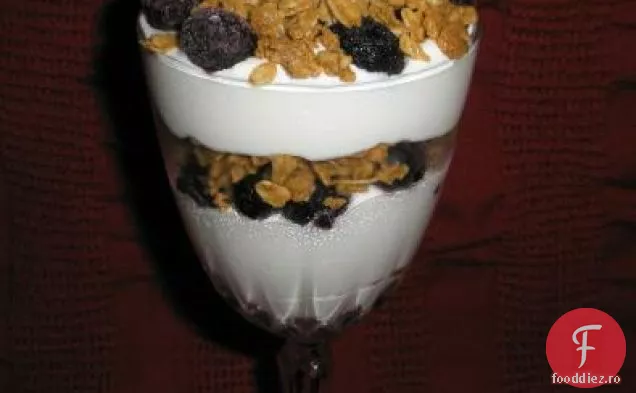 Vanilie-Fructe De Padure Crunch Parfaits