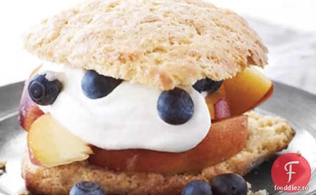Piersici cu Shortcakes din făină de porumb