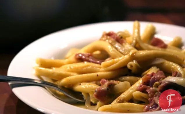 Strozzapretti Cu Pecorino, Prosciutto Și Ceva Verde
