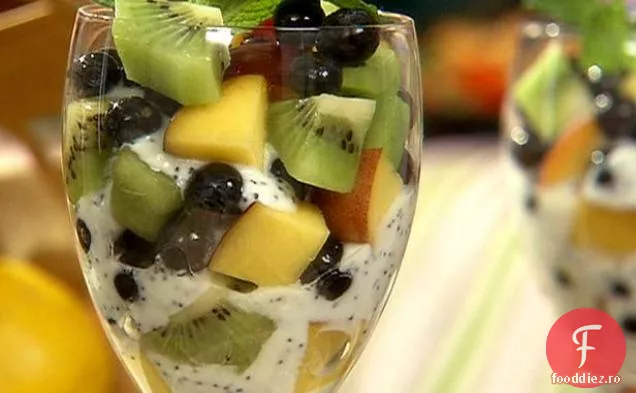 Parfait de fructe proaspete cu iaurt din semințe de lămâie-Mac