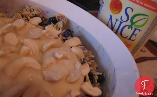 Muesli cu iaurt și caju