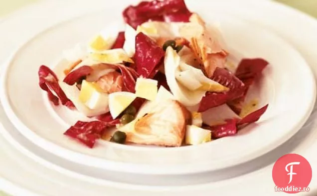 Salată de andive tocată cu somon afumat