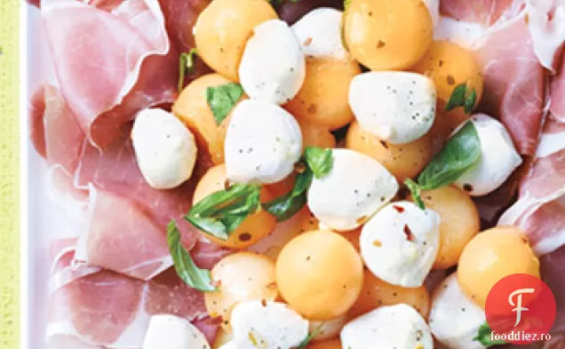 Pepene galben și Mozzarella cu Prosciutto și busuioc