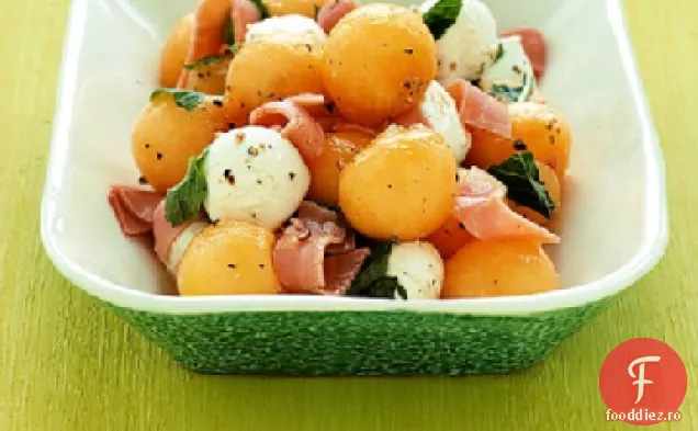 Salată de pepene galben și Bocconcini cu mentă