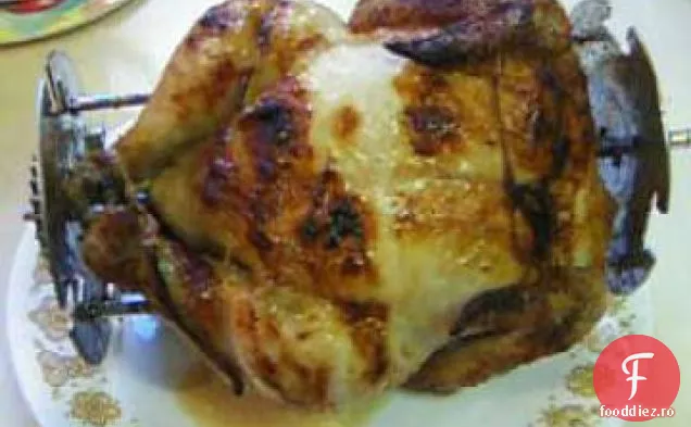 Puiul unchiului Bill la grătar pe un rotisor