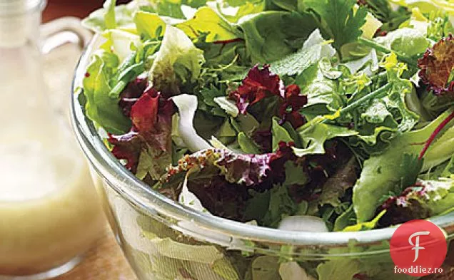 Salată verde cu ierburi
