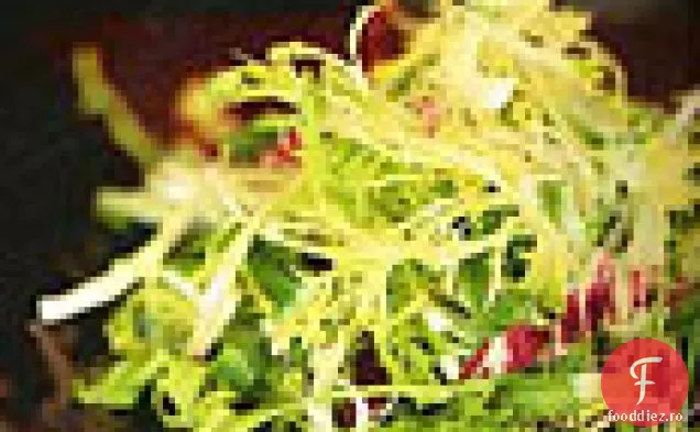 Chiffonade de salată mixtă cu Gorgonzola-pansament cu ierburi