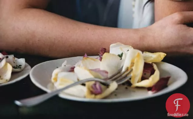 Salată de andive roșii și albe