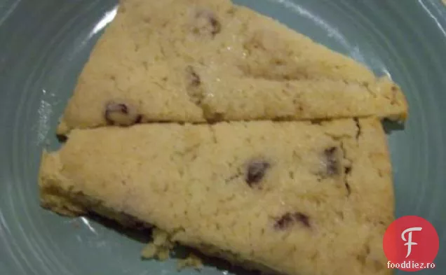 Scones uscate de afine, nuci și lămâie