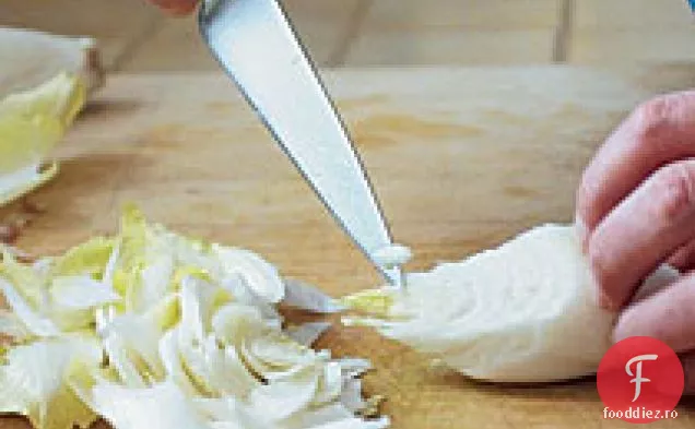 Salată De Andive, Mere Și Nuci Cu Roquefort