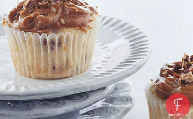 Cupcakes cu afine cu glazură de dulce de leche Pecan