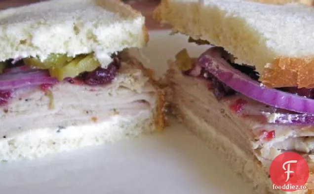 Sandwich de curcan cu afine pe aluat fără lactate