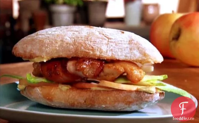 Sandwich De Pui Învelit Cu Slănină
