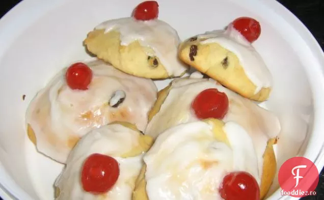 Pămpălău! Budincă Tradițională Britanică Cu Burete De Fructe Aburite