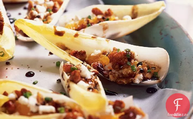 Andive umplute cu brânză de capră și nuci