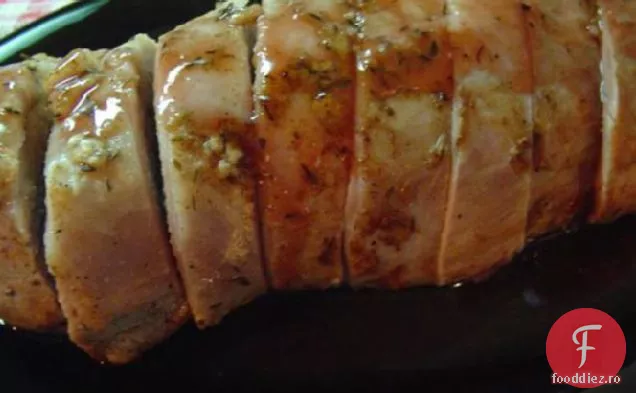 Loin De Porc Suculent Cu Ierburi Cu Sos De Coacăze