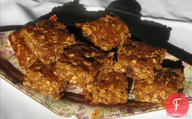 Pâine De Caramel Lipicioasă Și Budincă De Unt