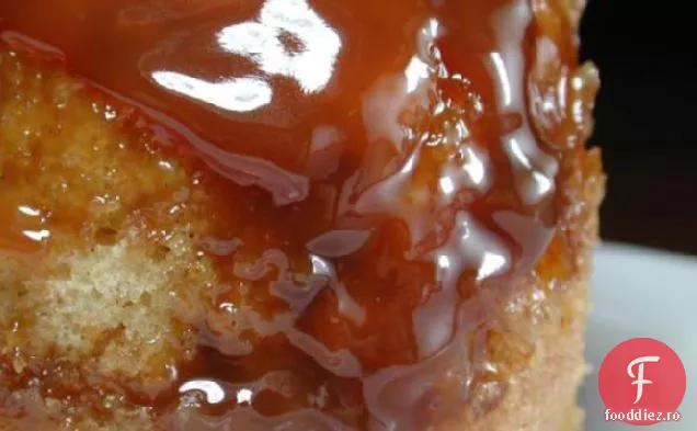 Brioșe De Curmale Lipicioase Cu Sos De Caramel