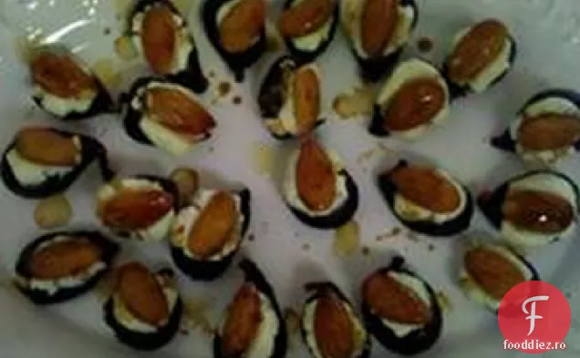 Aperitive elegante de smochine cu brânză de capră și migdale