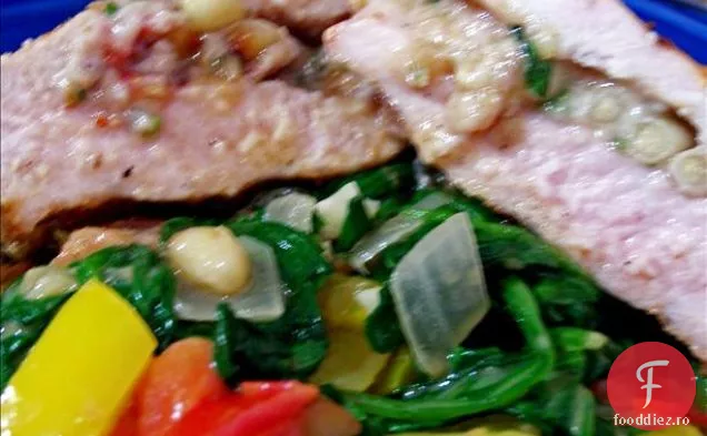 Smochine, nuci de pin și carne de porc umplută cu feta