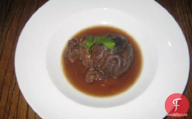 Vin Roșu Fiert Carne De Vită Tăiată În Centru