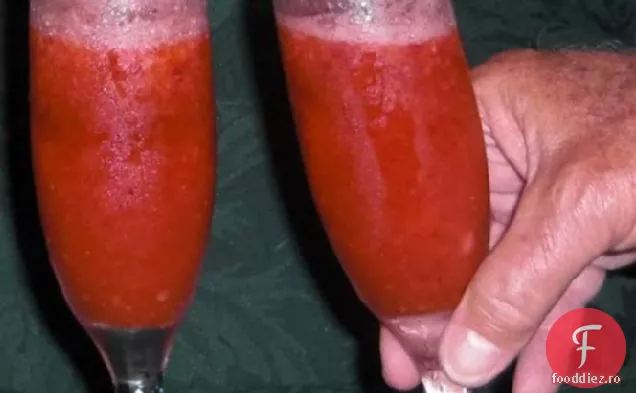 Cocktail De Șampanie Cu Căpșuni