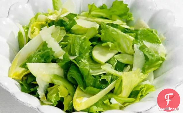 Friptură de tigaie de stridii și ceapă caramelizată cu salată verde de iarnă și vinetă de mere verzi