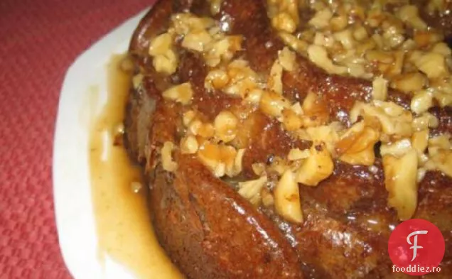 Tort Bundt Cu Condimente De Pere Cu Topping De Praline De Nuc