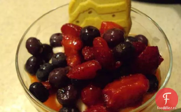 Desert Cu Cheesecake Cu Fructe De Pădure