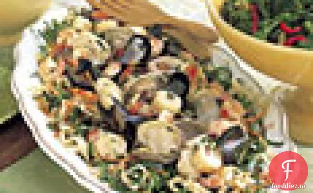 Salată de fructe de mare cu salată de verdeață