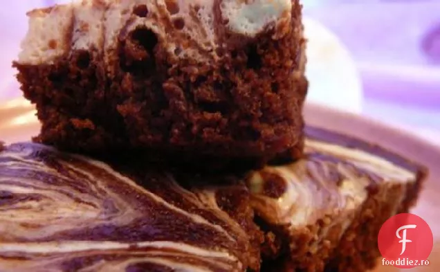 Tort nebun de ciocolată-portocală cu glazură portocalie