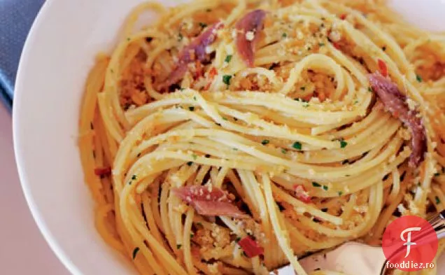Spaghete cu hamsii și pesmet (Spaghetti con Acciughe e Mollica)