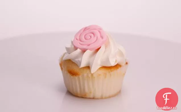 Cupcakes cu șampanie cu cremă de unt italiană