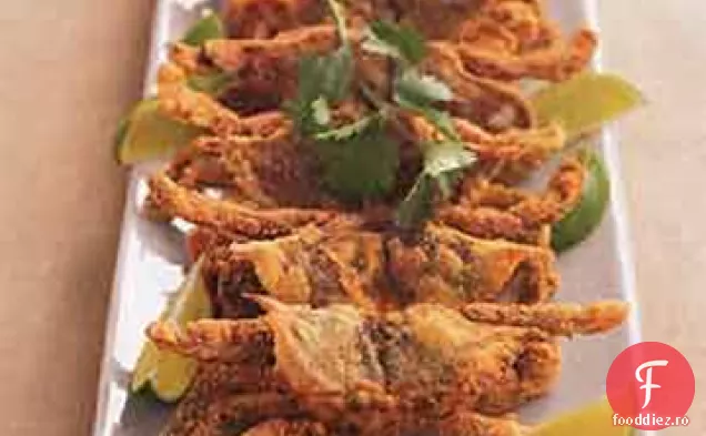 Crabi cu coajă moale cu crustă de făină de porumb cu sos tartar de coriandru-Lime