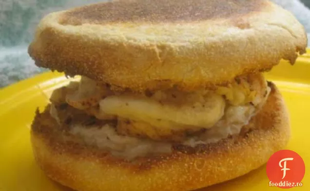 Sandwich cu brioșă cu ouă