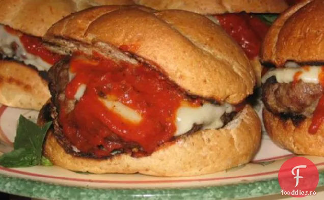 Burgeri Italieni Cu Busuioc Proaspăt