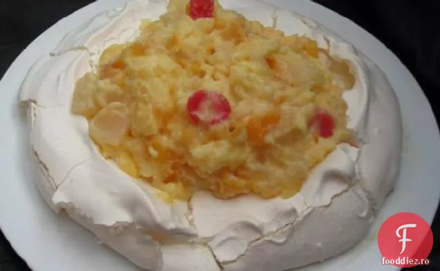 Pavlova cu umplutură de cremă de fructe