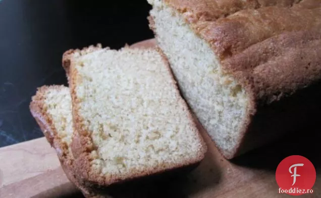 Pavlova cu cremă de lămâie și fructe de pădure