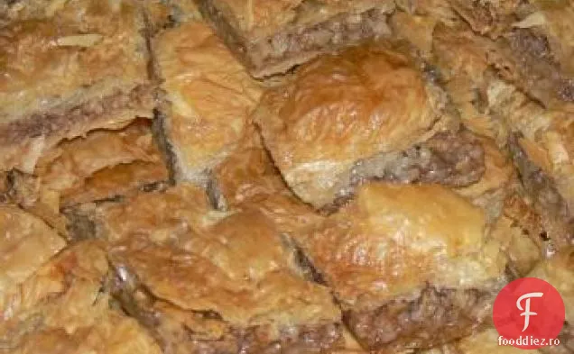 Produse De Patiserie Cu Mai Multe Straturi Umplute Cu Nuci Din Orientul Mijlociu (Baklava)