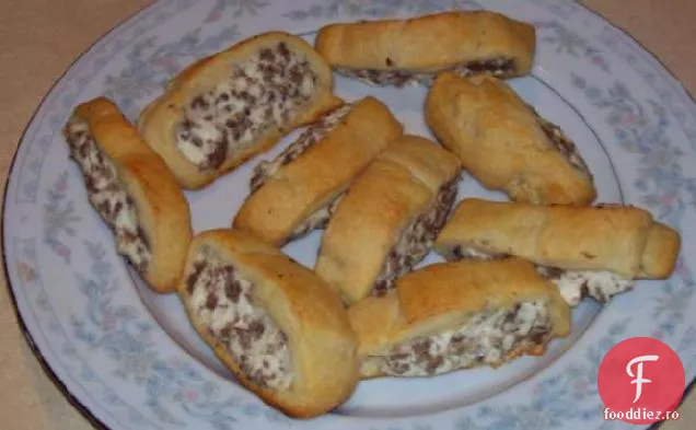 Cremă De Brânză Și Croissante Cu Cârnați