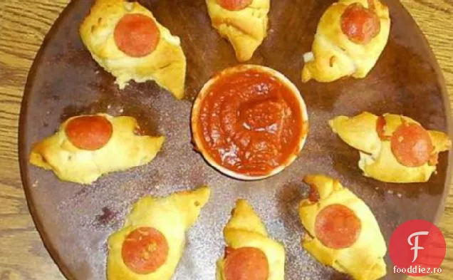 Rulouri de semilună cu Pepperoni și brânză