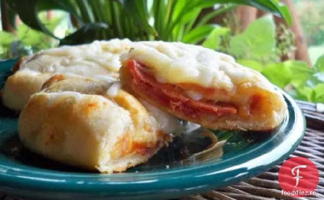 Pizza într-o semilună