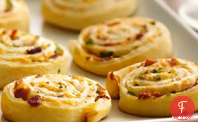 Semilună Bacon-Cheddar Pinwheels