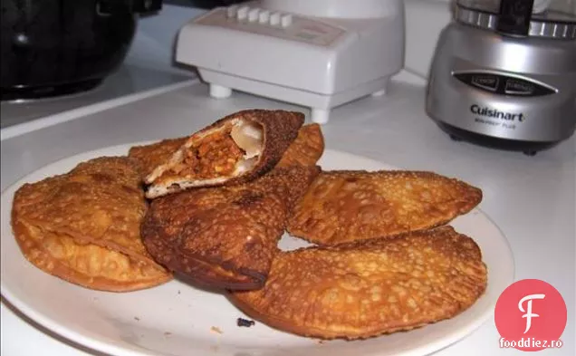 Empanadas cu șuncă, brânză și măsline